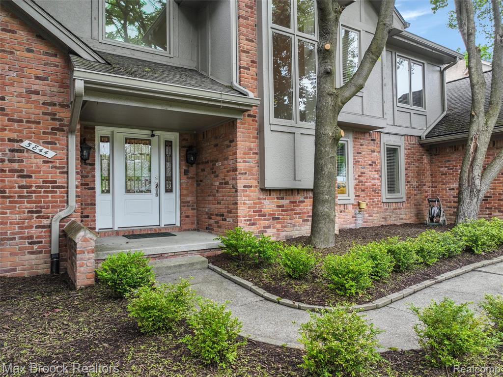 5844 INDEPENDENCE Lane, West Bloomfield, MI — Photo 4
