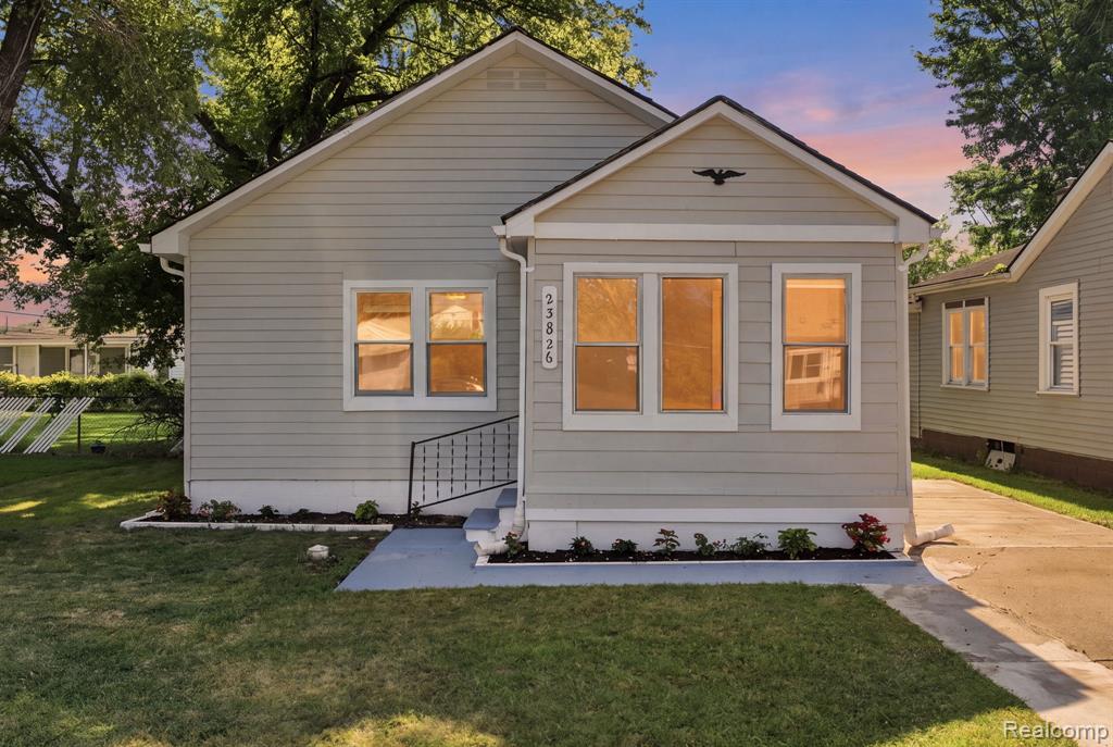 23826 Columbus Avenue, Warren, MI 48089