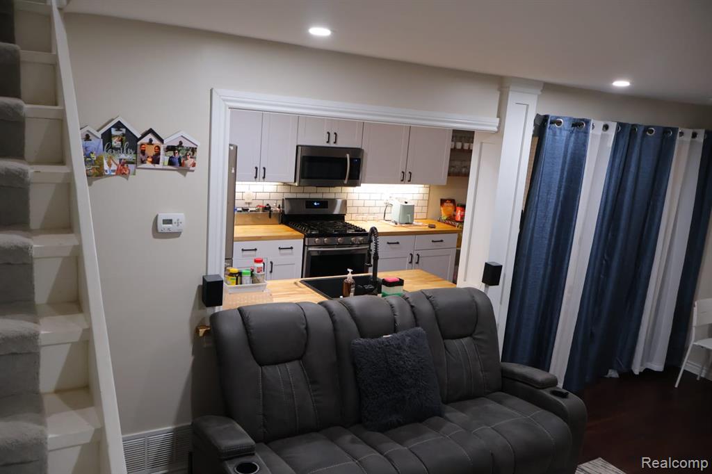 39845 Village Wood Lane, 379, Novi, MI — Photo 17