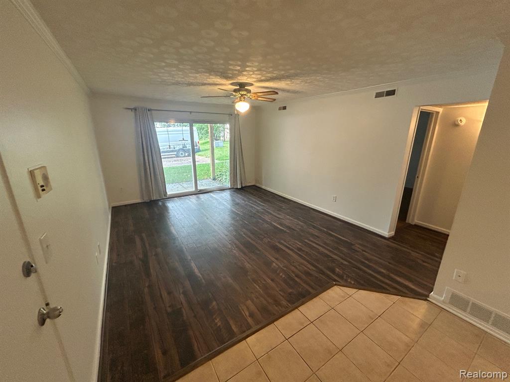 924 CHESTNUT HILL Drive, Auburn Hills, MI 48326 — Photo 8