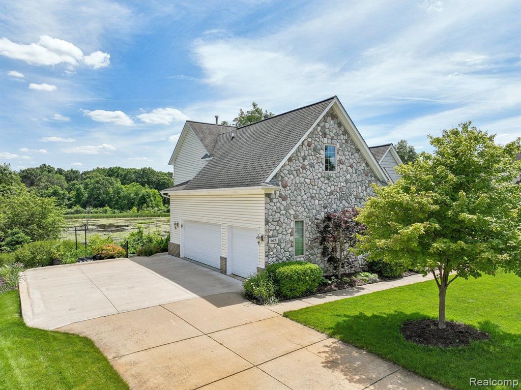627 OLIVIA Drive, Milford, MI 48381 — Photo 3