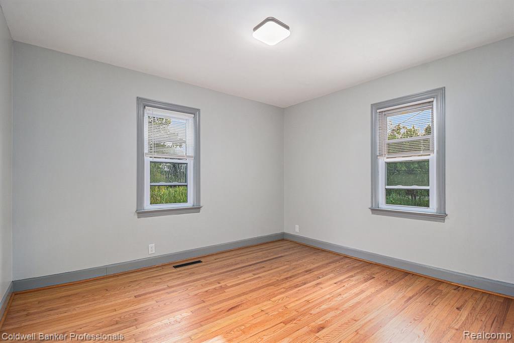 420 W Oakwood Road, Oxford, MI 48371 — Photo 16