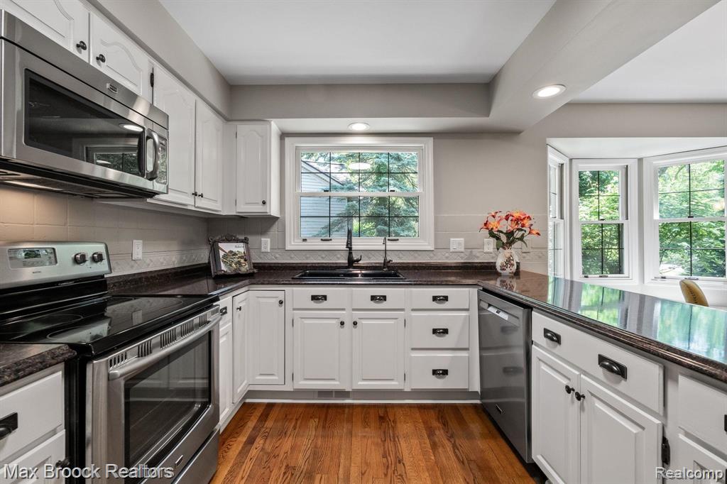 6082 N Shore Drive, West Bloomfield, MI 48324 — Photo 10