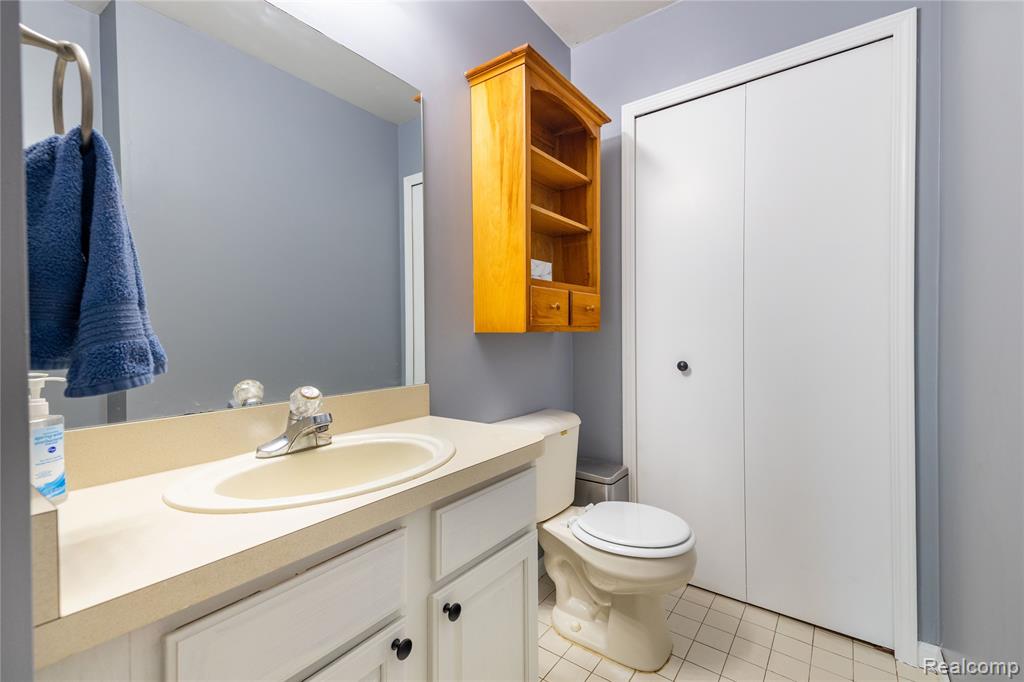 751 Lochaven Road, Waterford, MI 48327 — Photo 18