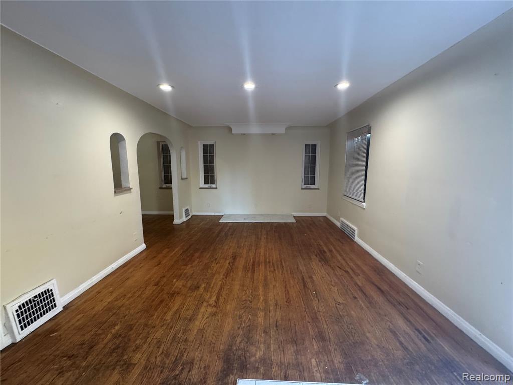 9801 Kensington Avenue, Detroit, MI 48224 — Photo 2