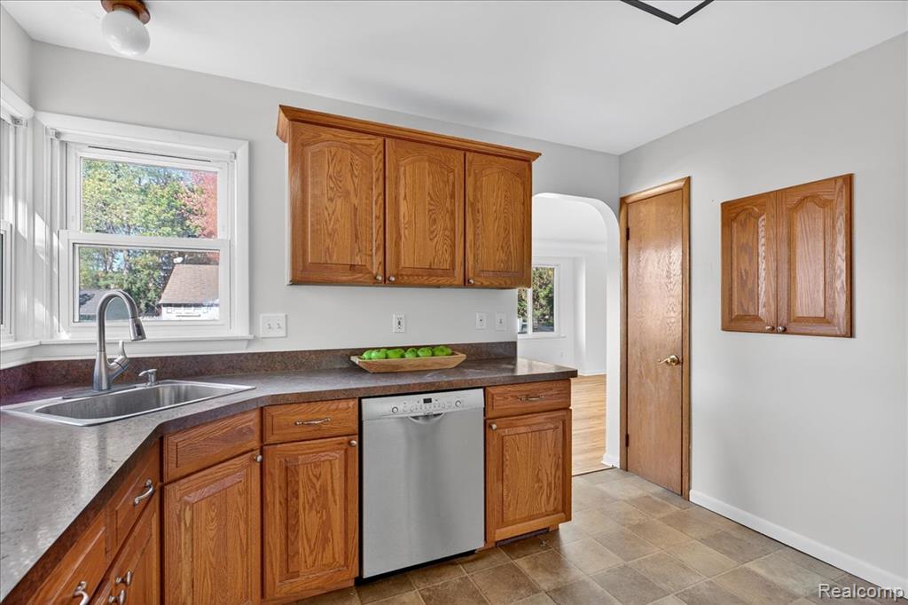 4227 Lanette Drive, Waterford, MI 48328 — Photo 24