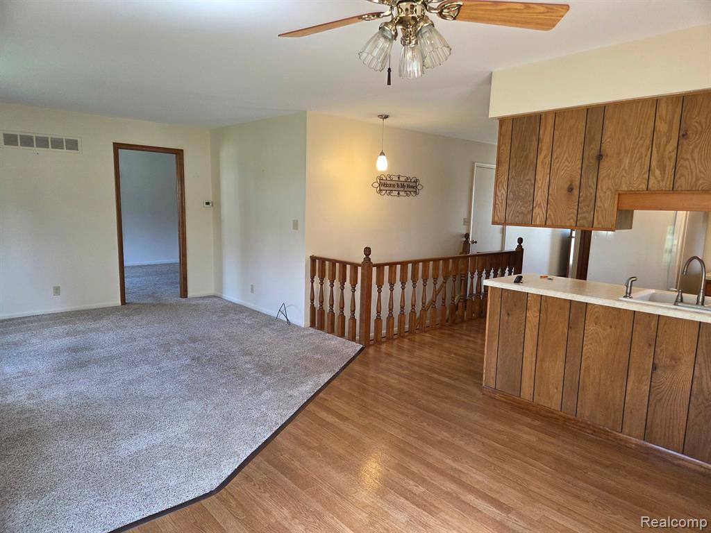 560 OAKBROOK Circle, Flushing, MI 48433 — Photo 5