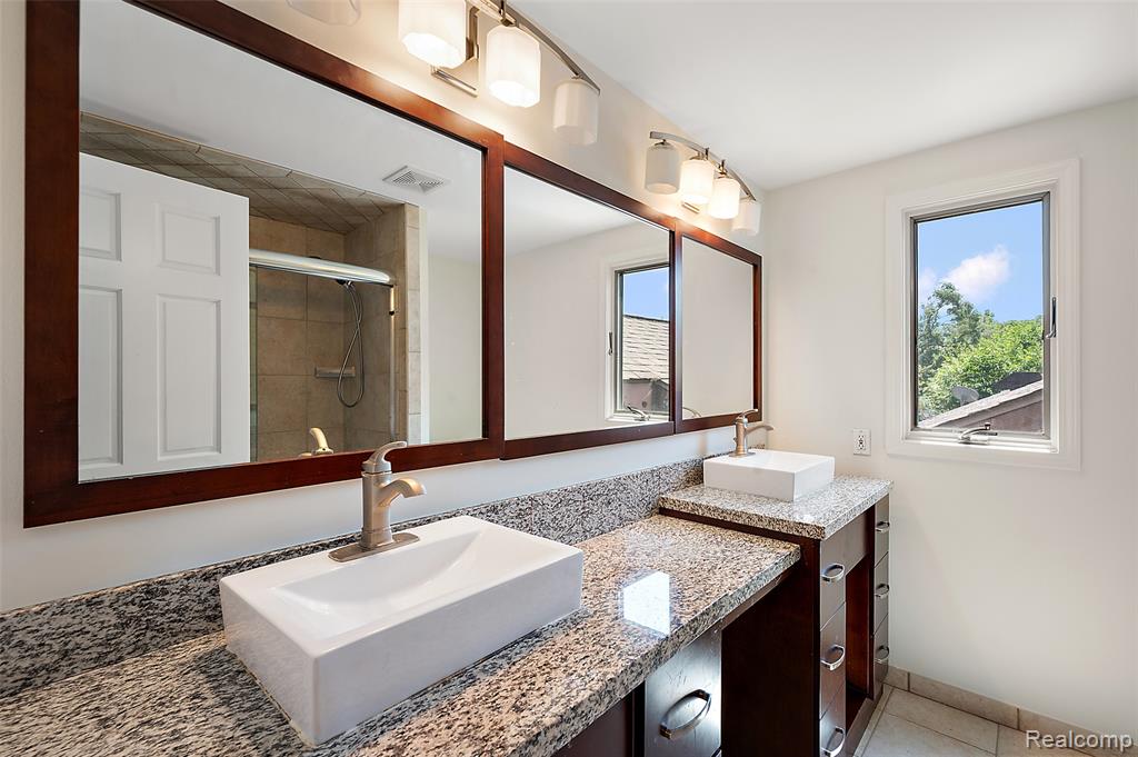 5353 W Bloomfield Lake Road, West Bloomfield, MI 48323 — Photo 34