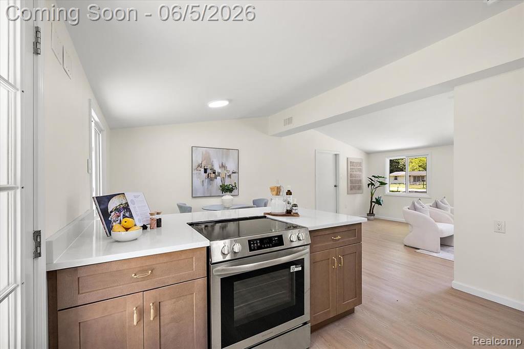 2148 Hoeft Drive, Commerce Twp, MI 48390 — Photo 17