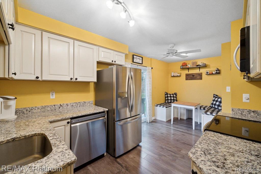624 RIDDLE Street, Howell, MI 48843 — Photo 8