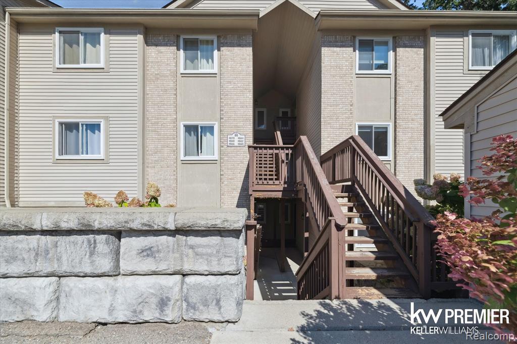 4862 Ashley Lane, Waterford, MI 48329 — front exterior