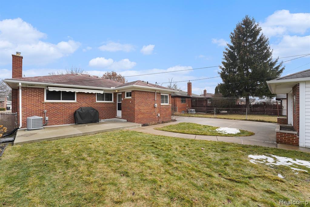 9001 Denne Street, Livonia, MI 48150 — Photo 24