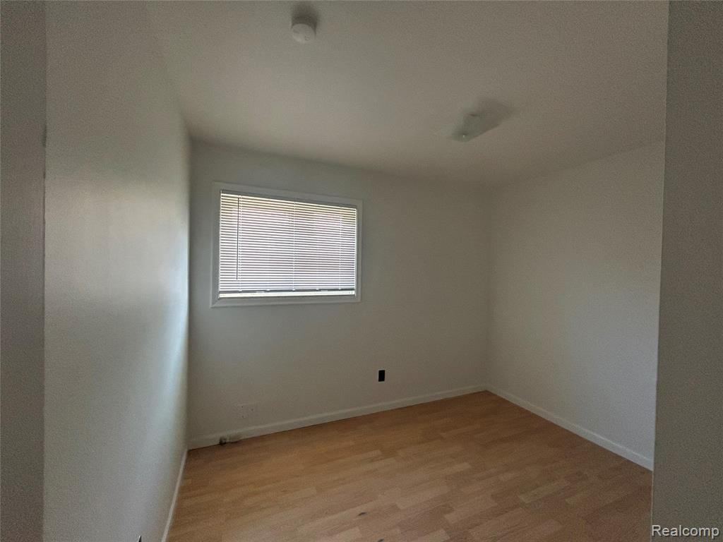 4987 Roosevelt Boulevard, Dearborn Heights, MI 48125 — Photo 14
