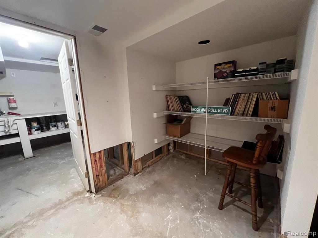 40363 DENBIGH Drive, Sterling Heights, MI 48310 — Photo 42