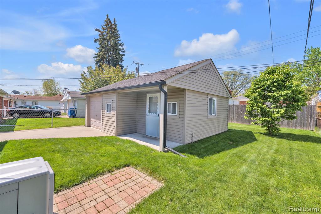 5725 Burger Street, Dearborn Heights, MI 48127 — Photo 26