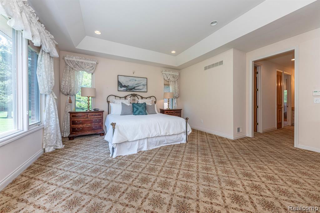 5003 HICKORY POINTE Drive, Orchard Lake Village, MI 48323 — Photo 38
