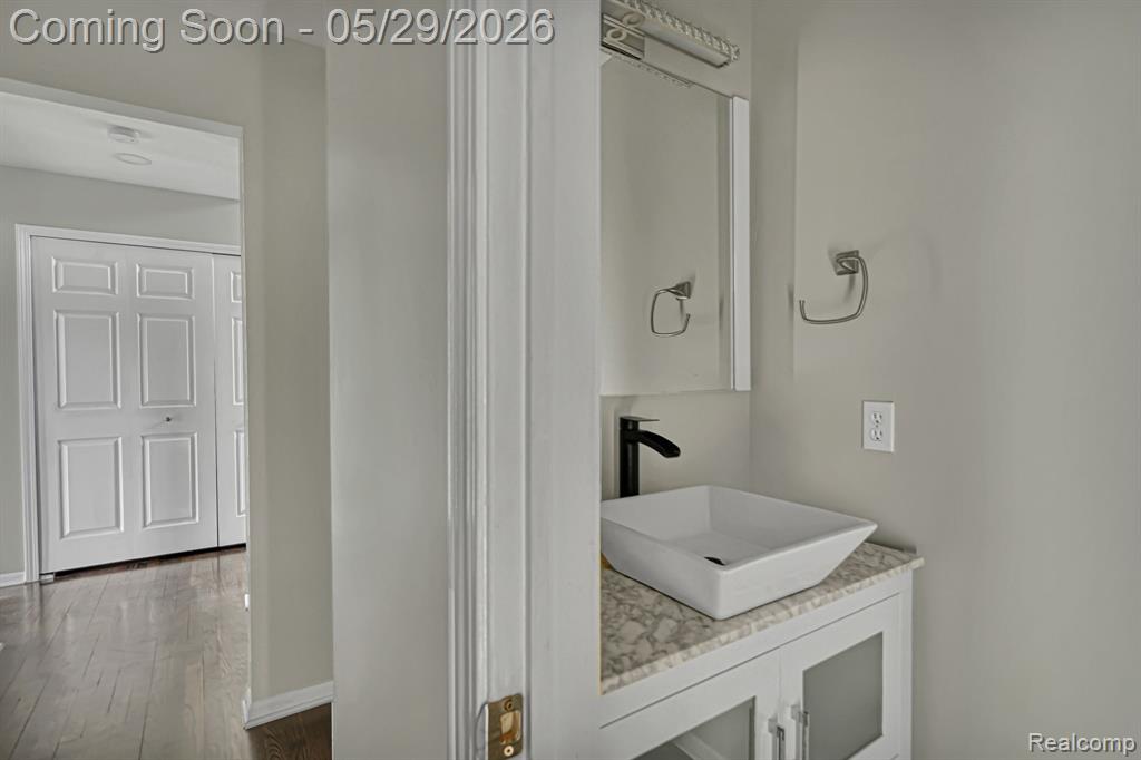 5729 Woodfield Parkway, Grand Blanc, MI 48439 — Photo 44
