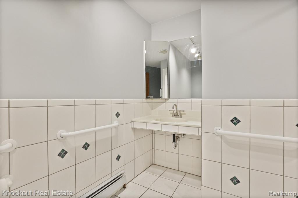 1914 Schust Road, Saginaw, MI 48604 — Photo 27