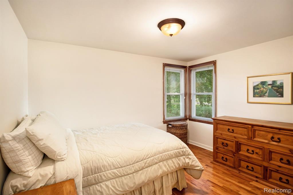 807 S OAK Street, Fenton, MI 48430 — Photo 13