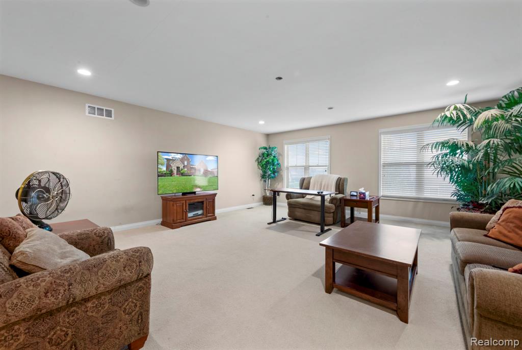 56555 Hartley Drive W, Shelby Twp, MI 48316 — Photo 36