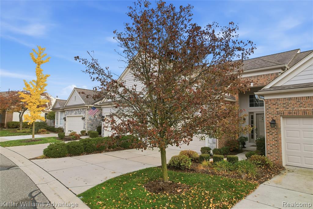39469 Edgewater Drive, Northville, MI 48168 — Photo 32