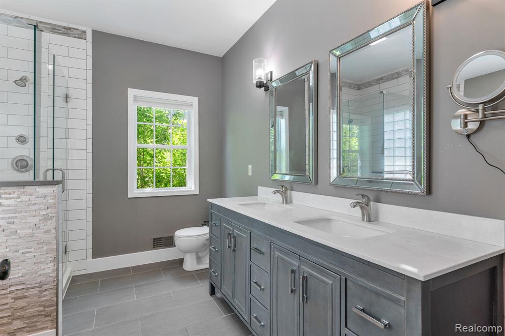 5827 WESTWOOD Drive, Grand Blanc, MI 48439 — Photo 32