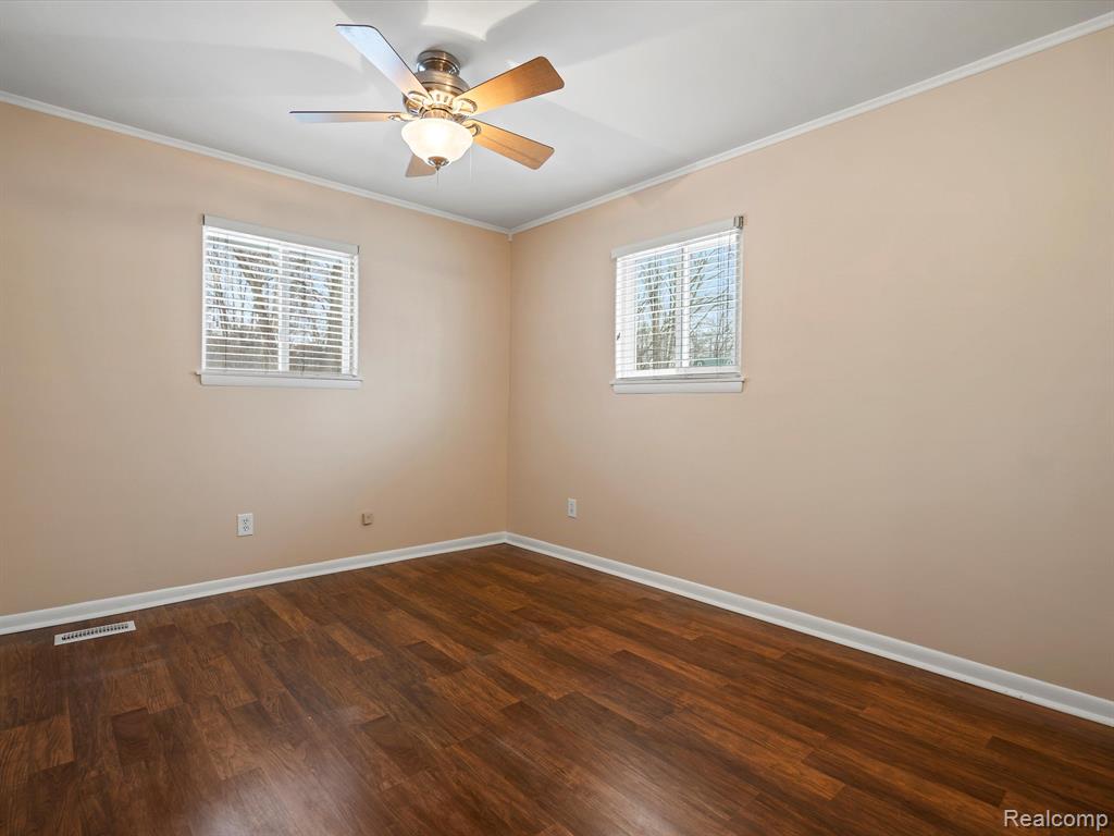 6652 DOYON Drive N, Waterford, MI 48327 — Photo 20
