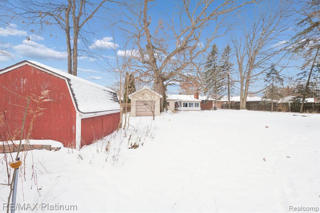 707 Briarwood Lane, Fenton, MI 48430 — Photo 28