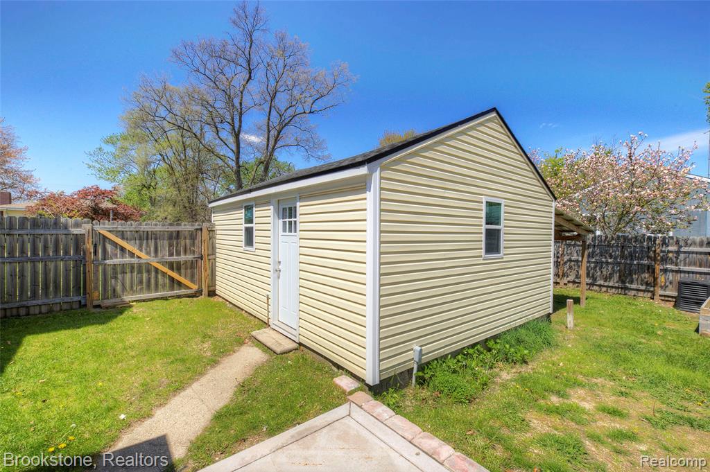 4458 Seeden Street, Waterford, MI 48329 — Photo 7