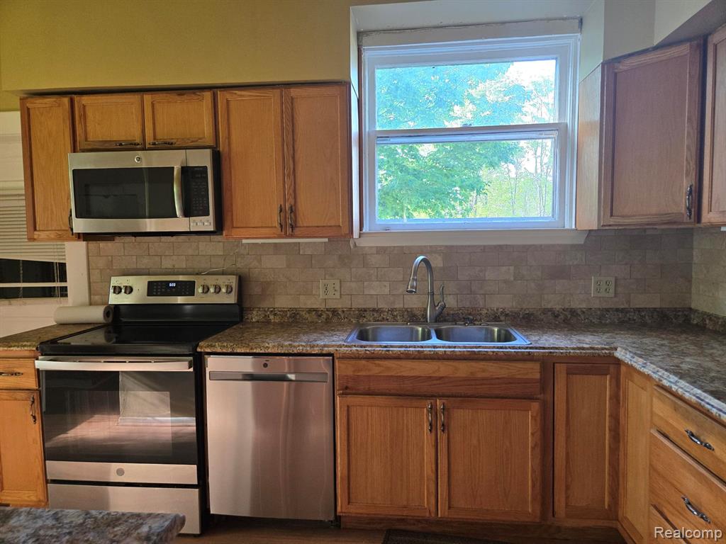 812 Academy Road, Holly, MI 48442 — Photo 9