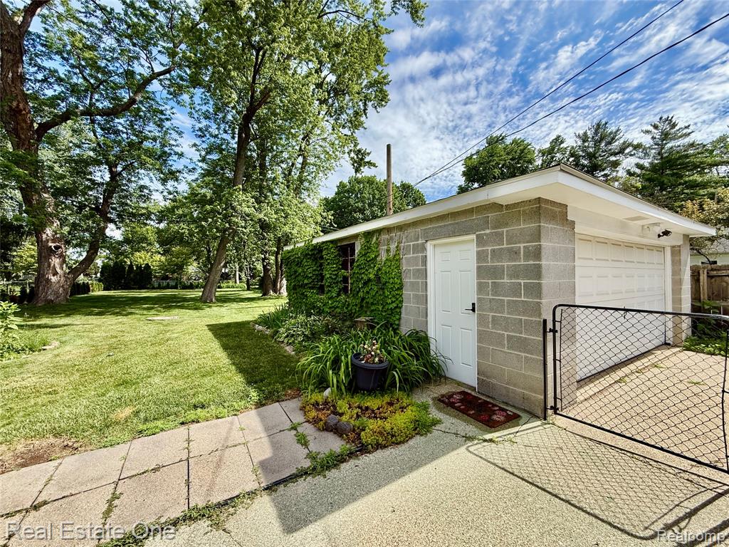 865 Grant Avenue, Clawson, MI — Photo 3