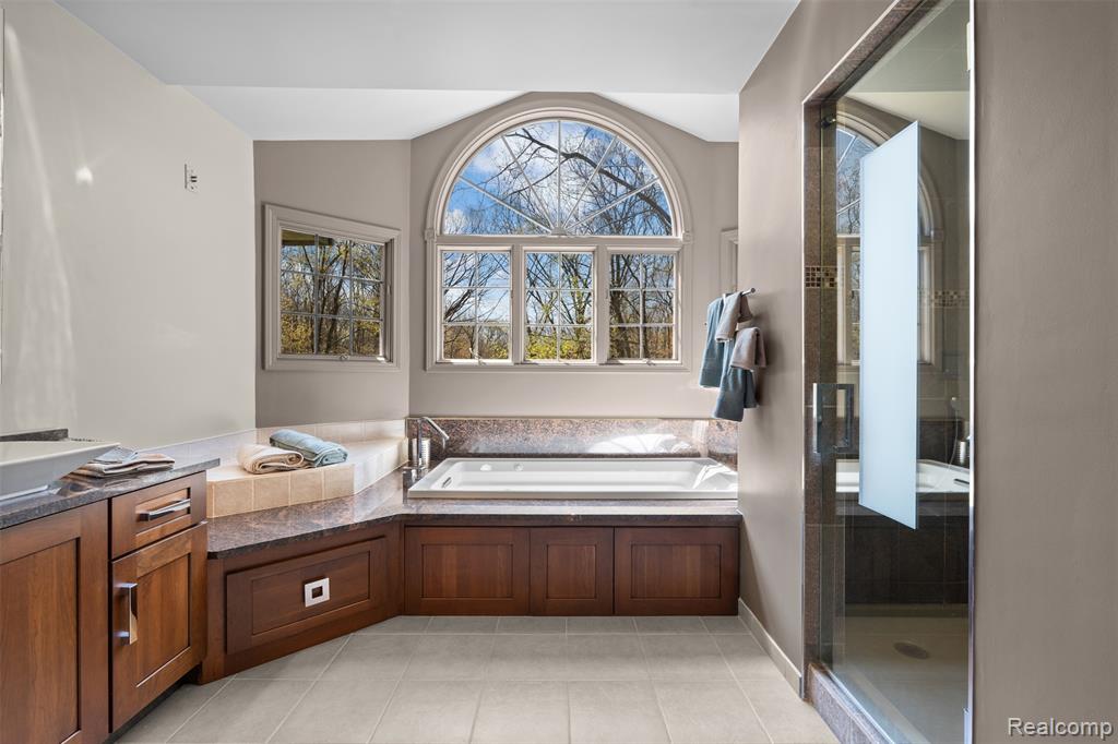 561 Valley Drive, Milford, MI 48381 — Photo 33