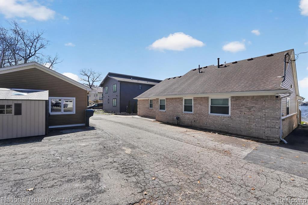 560 Black Oaks Trail, Howell, MI 48843 — Photo 39