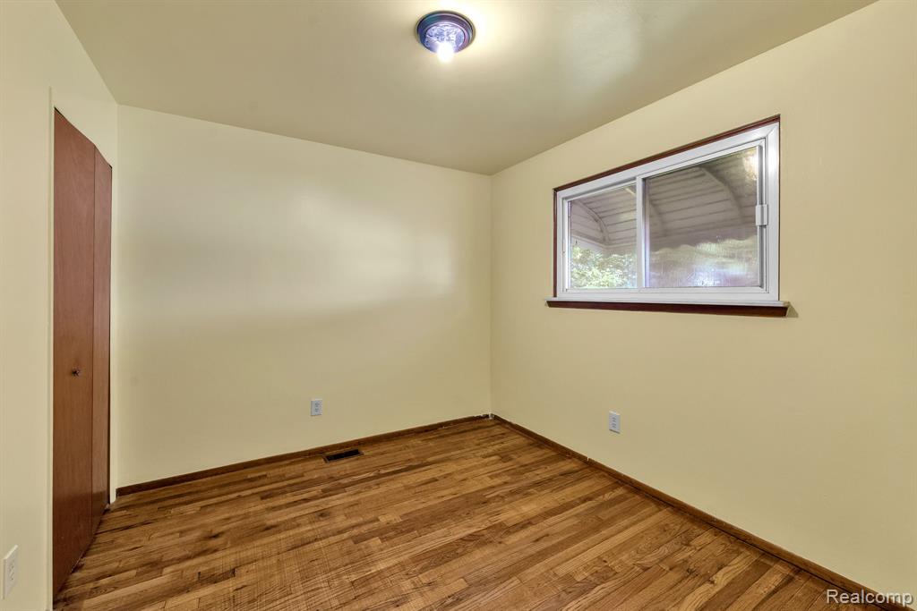 5320 Bedford Street, Dearborn Heights, MI 48125 — Photo 20