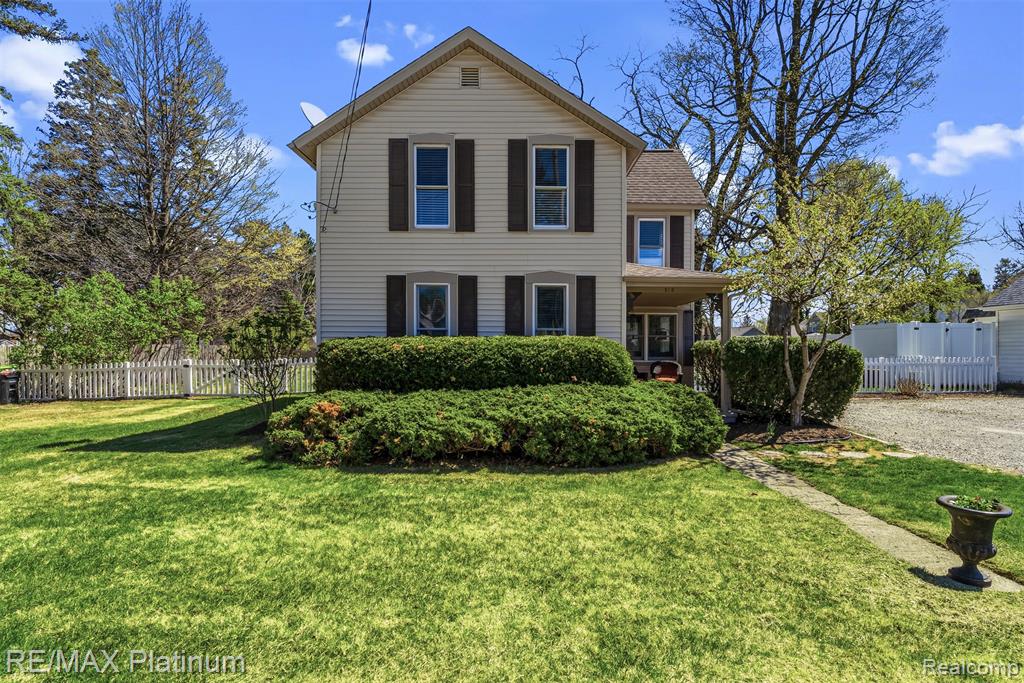 315 S West Street, Fenton, MI 48430 — front exterior