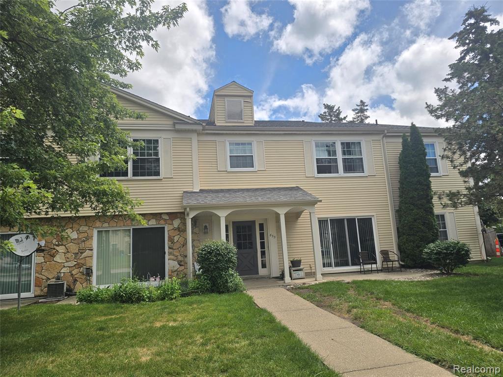 833 Bloomfield Village Boulevard, C, Auburn Hills, MI 48326 — front exterior