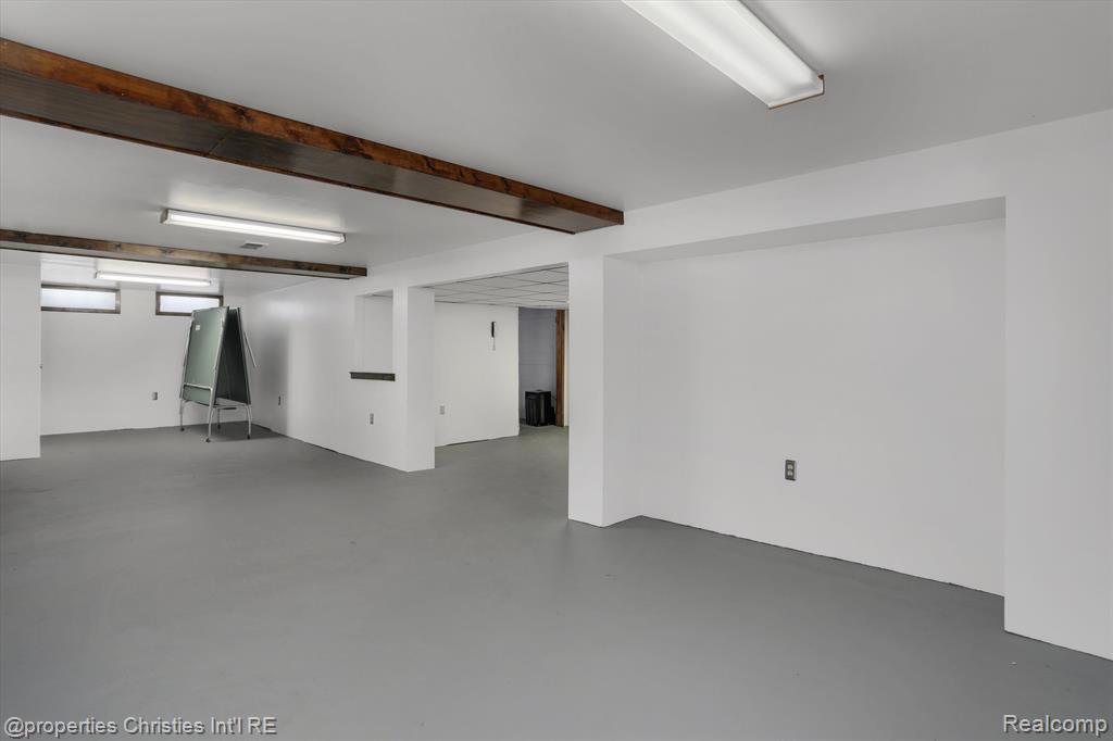 9030 TEXAS Street, Livonia, MI 48150 — Photo 17