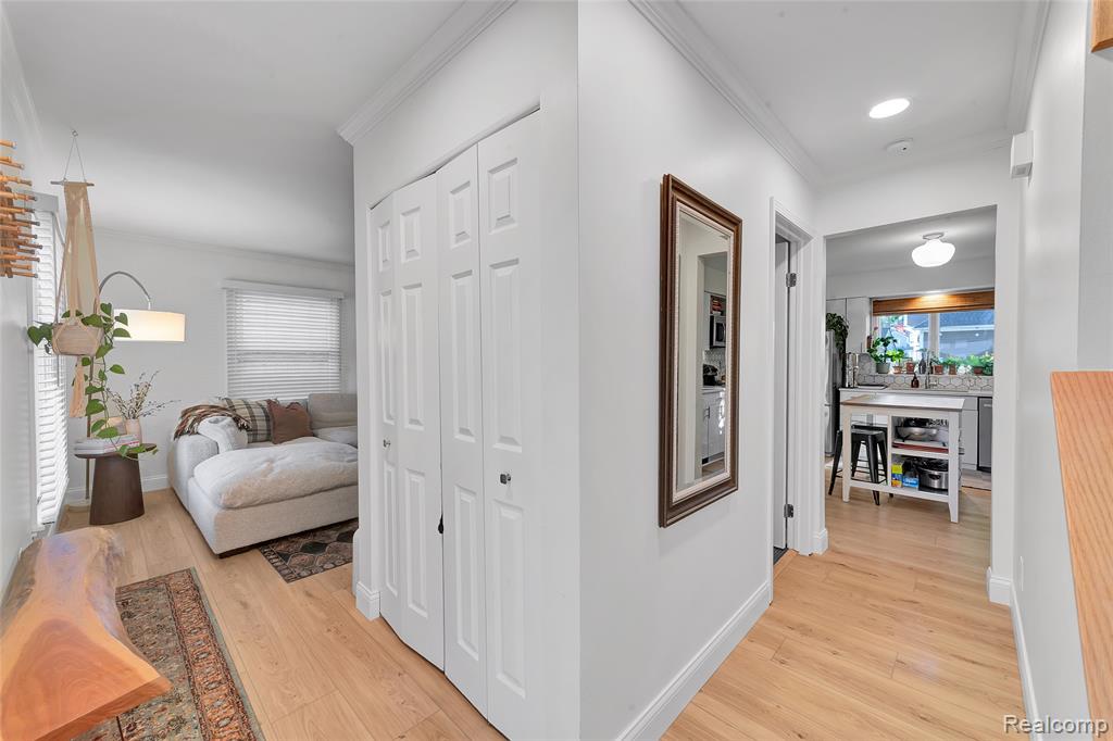 417 Curry Avenue, Royal Oak, MI 48067 — Photo 5