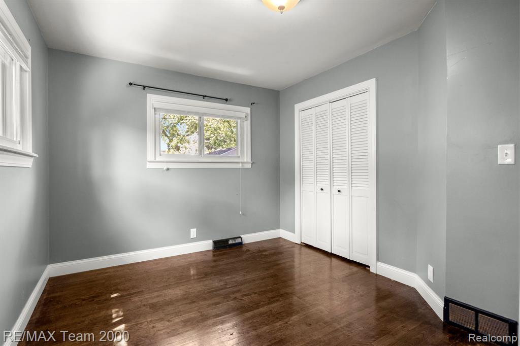 421 GARDENDALE Street, Ferndale, MI 48220 — Photo 24