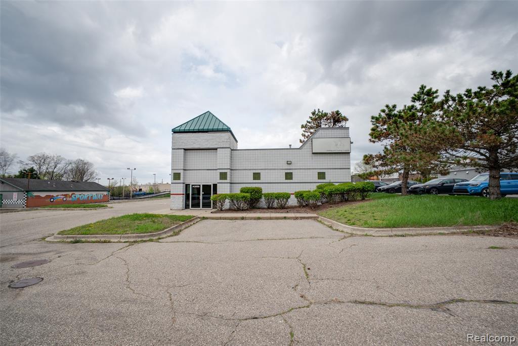 4359 Highland Road, Waterford, MI 48328 — Photo 21