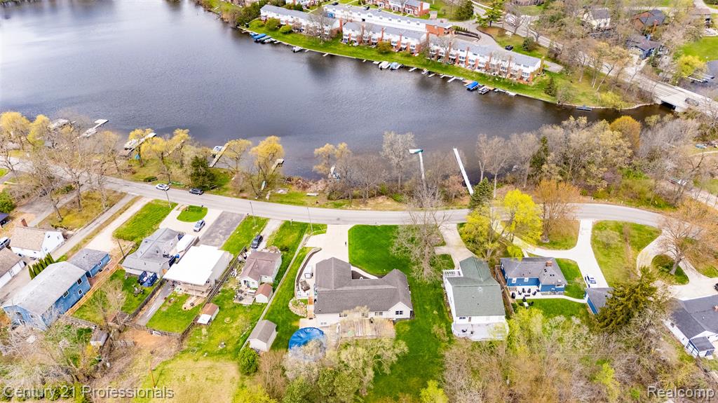 6591 Windiate Road, Waterford, MI 48329 — Photo 8