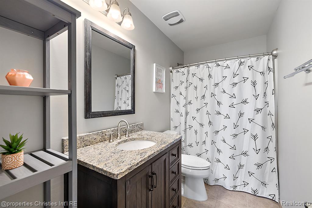 61171 SADDLECREEK Drive, South Lyon, MI 48178 — Photo 33
