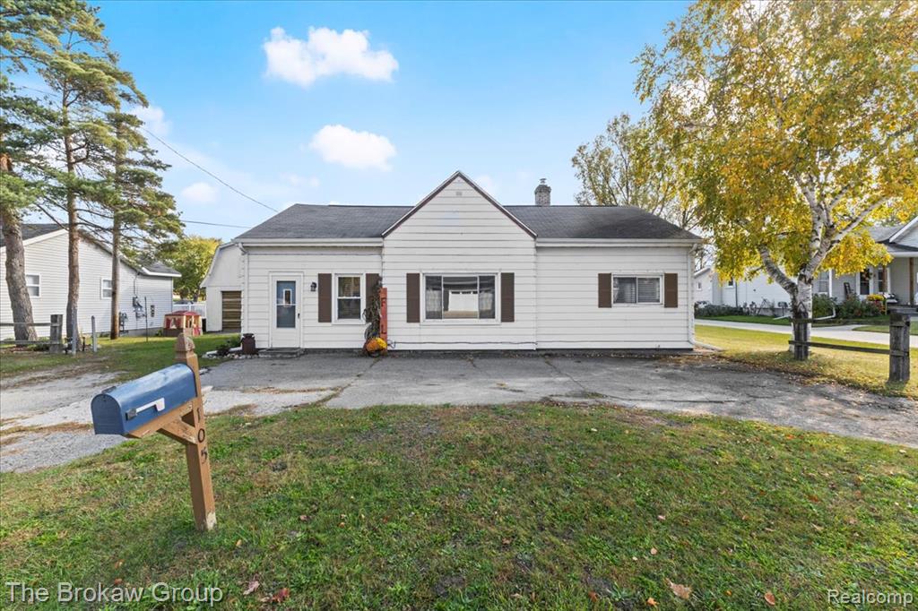 105 Center Street, Otisville, MI 48463 — front exterior