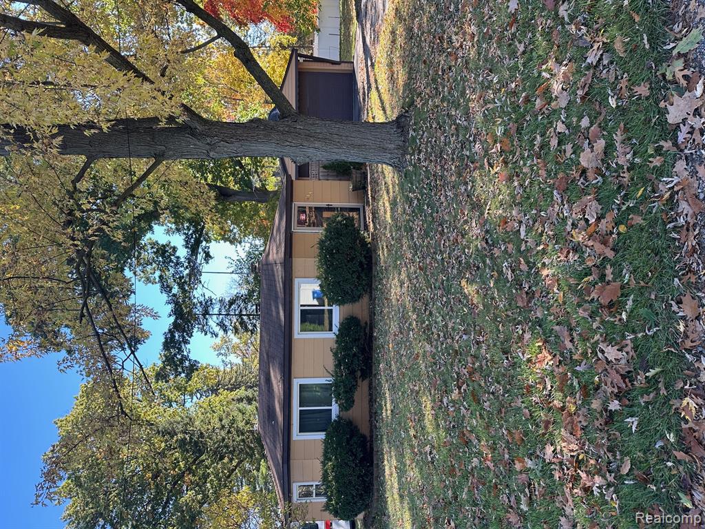 941 Shoshone Circle, Waterford, MI 48327 — Photo 9