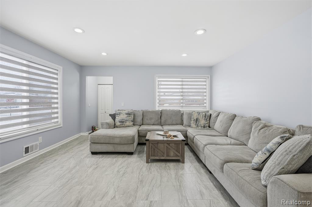 25961 Warrington Street, Dearborn Heights, MI 48127 — Photo 6