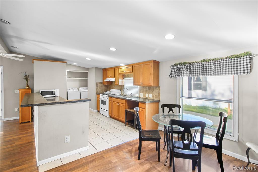 85 Oak Ridge, Monroe, MI 48161 — Photo 6