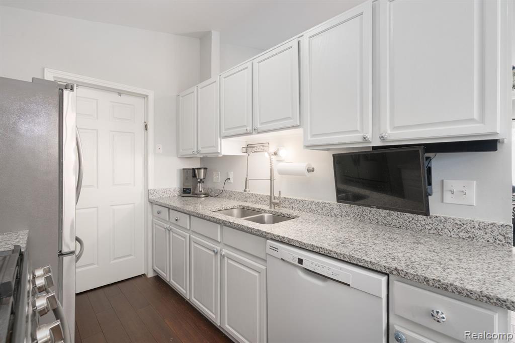 3019 Forest Creek Court, Ann Arbor, MI 48108 — Photo 9