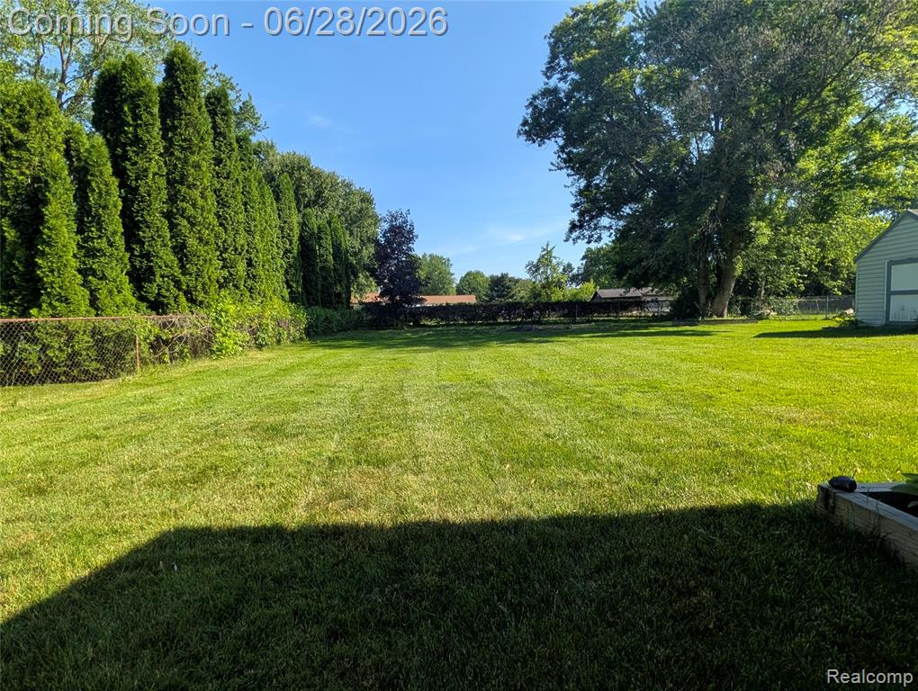 4456 E Coldwater Road, Flint, MI 48506 — Photo 25