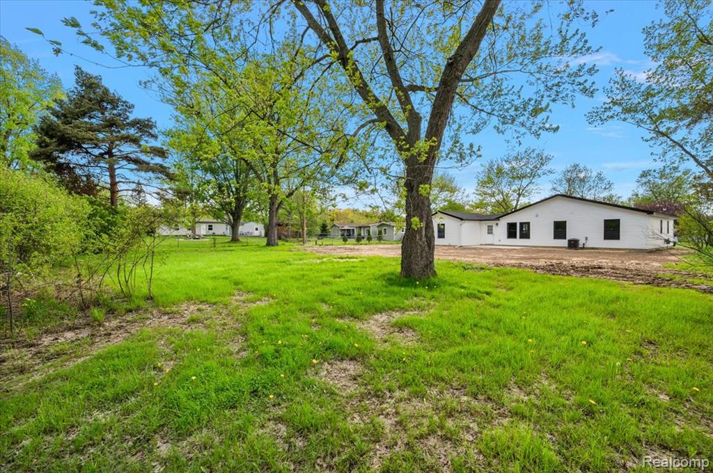 6165 Woodsdale Drive, Grand Blanc, MI 48439 — Photo 37