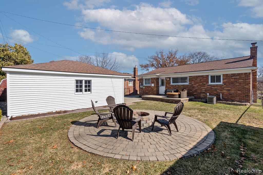 24263 Marine Avenue, Eastpointe, MI 48021 — Photo 9